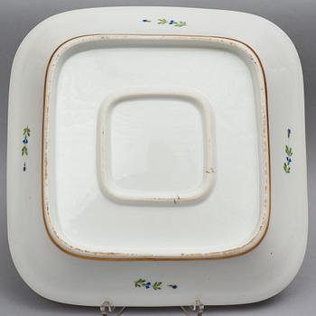 A part dinner service with the "Barbeau Pattern", Paris, 19th Century (15 pieces).