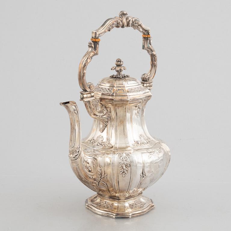 A French silver teapot, Paris, after 1832.