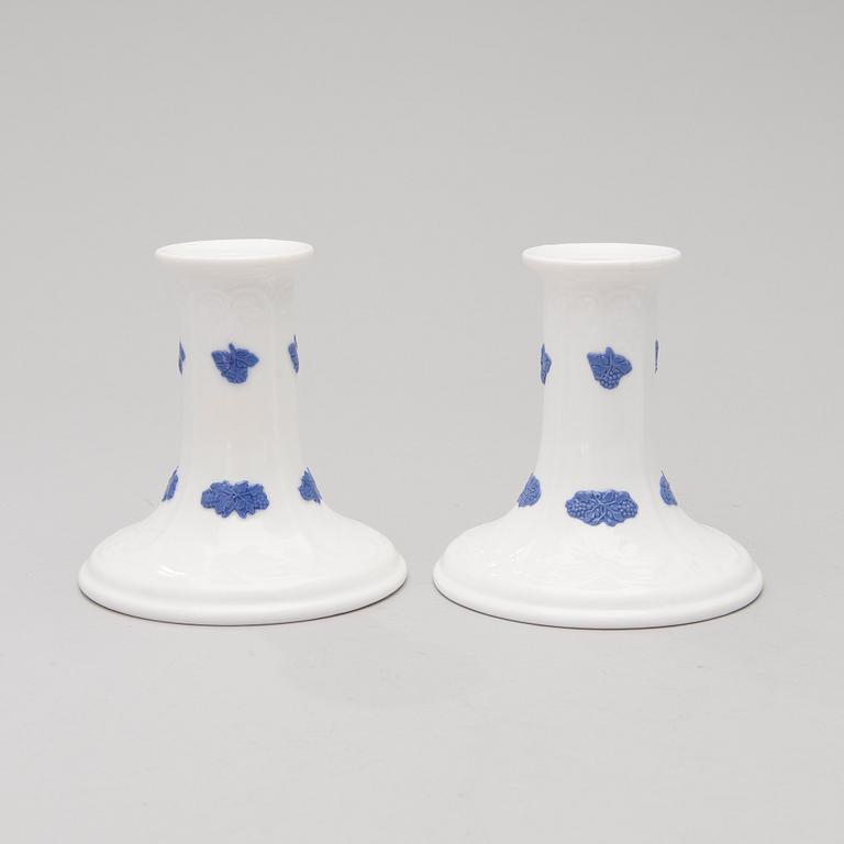 A 43-piece porcelain dinnerware set, "Blå blom", Gustavsberg.