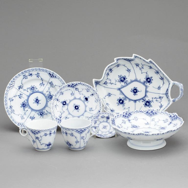 KAFFESERVIS, 20 delar, porslin, "Musselmalet", Royal Copenhagen, Danmark.
