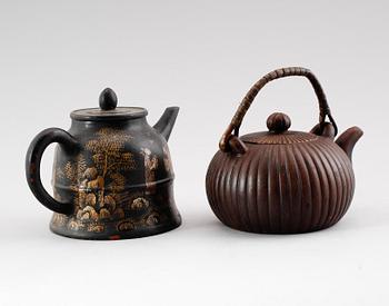 TEKANNOR, 2 st, lergods, Kina, 1900-/2000-tal.