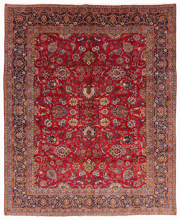 A carpet, semi-antique, Kashan, ca 365 x 295 cm.