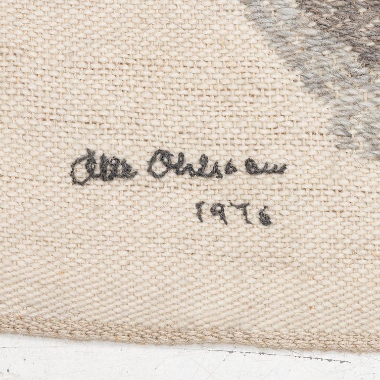 Olle Ohlsson, vävd tapet, "Jordnära", utförd av Lillemor Lindbom, 1976, signerad LL, ca 126x 92 cm.