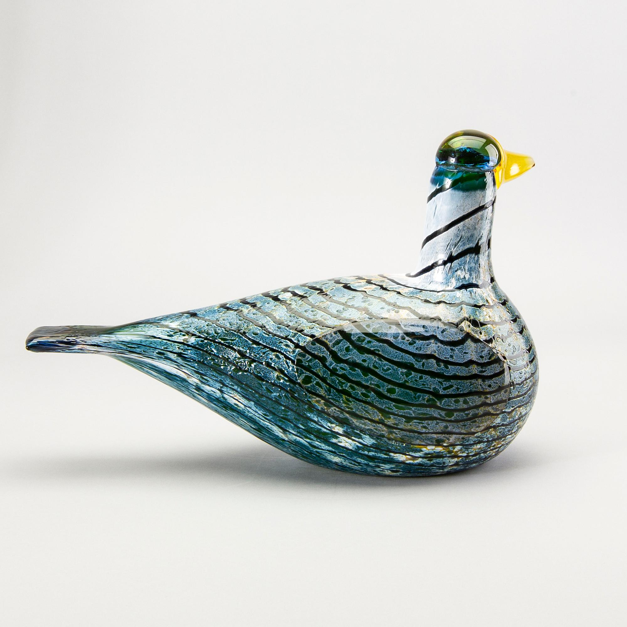 Oiva Toikka,  glass sculpture signed and numbered 852/2000 Nuutajärvi Finland.