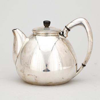 TEKANNA, silver, Michelsen, Stockholm 1949. Vikt ca 570 gram.
