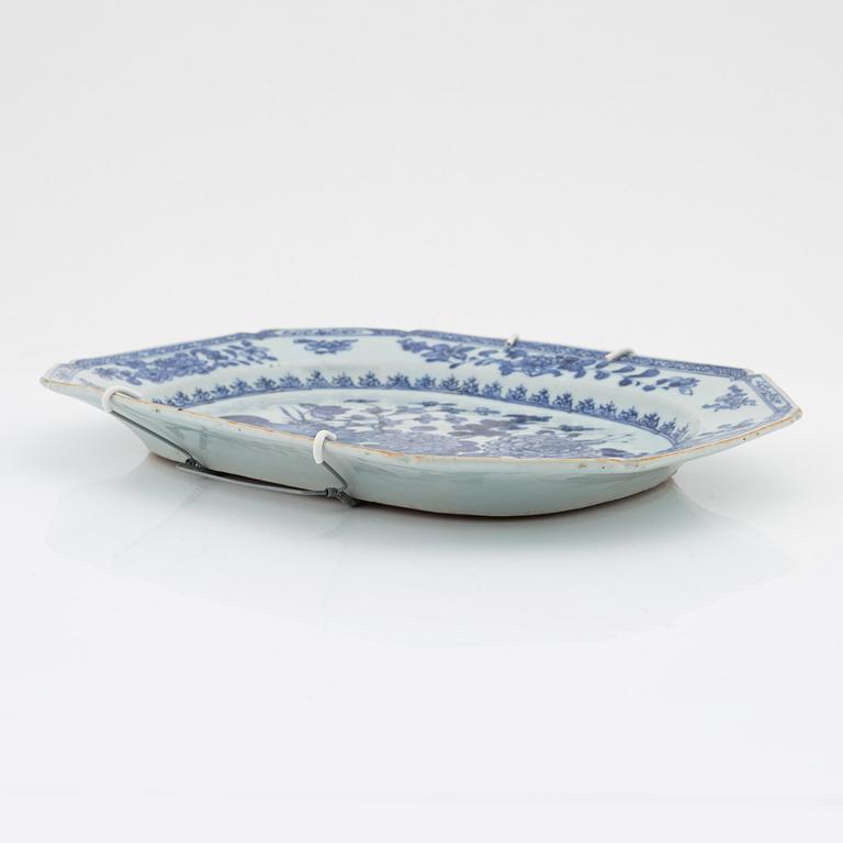 Three Chinese blue and white porcelain dishes, Qing dynasty, Qianlong (1736-1795) and Jiaqing (1796-1820).