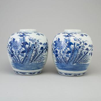 A large pair of blue and white porcelain jars, Qing dynasty, 19th century.