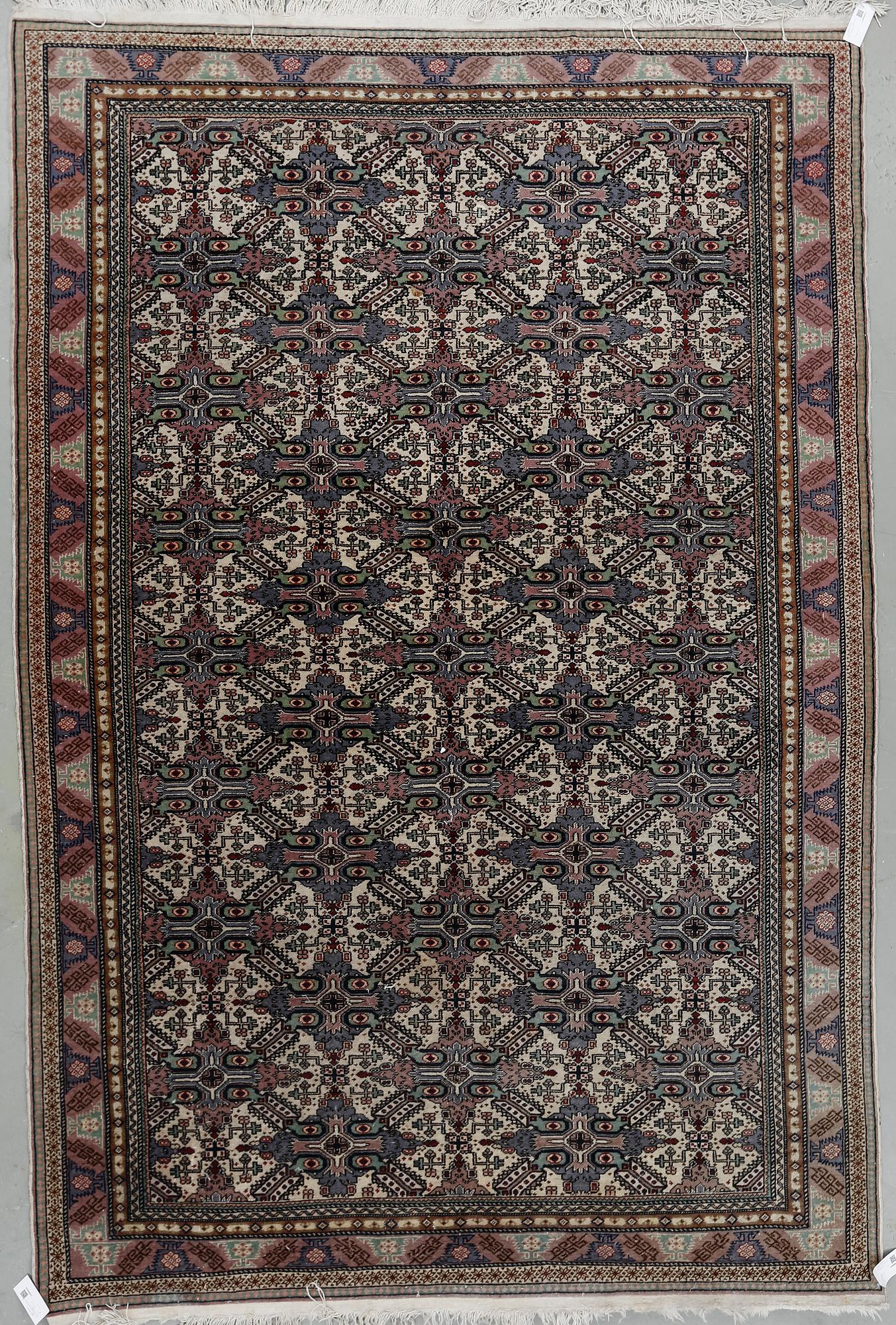 MATTA, old, möjligen Bidjar. Ca 296x197 cm.