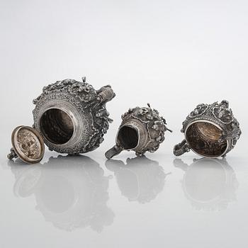 Tekanna, sockerskål och mjölkkanna, silver, 1900-talets början/ första hälft. Finska kontrollstämplar, 1949.