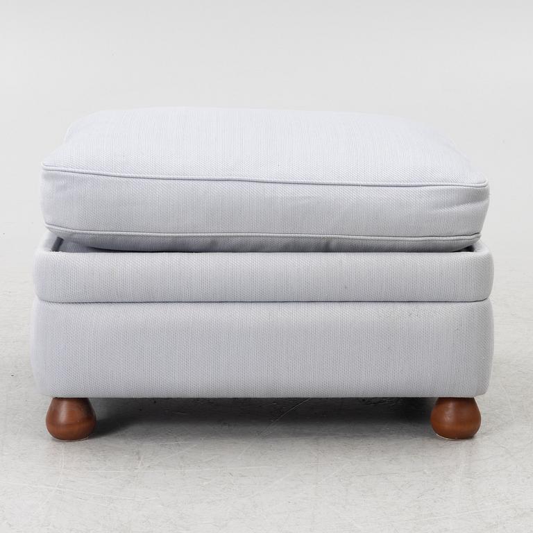 Josef Frank, fåtölj med fotpall, modell 336, Firma Svenskt Tenn.