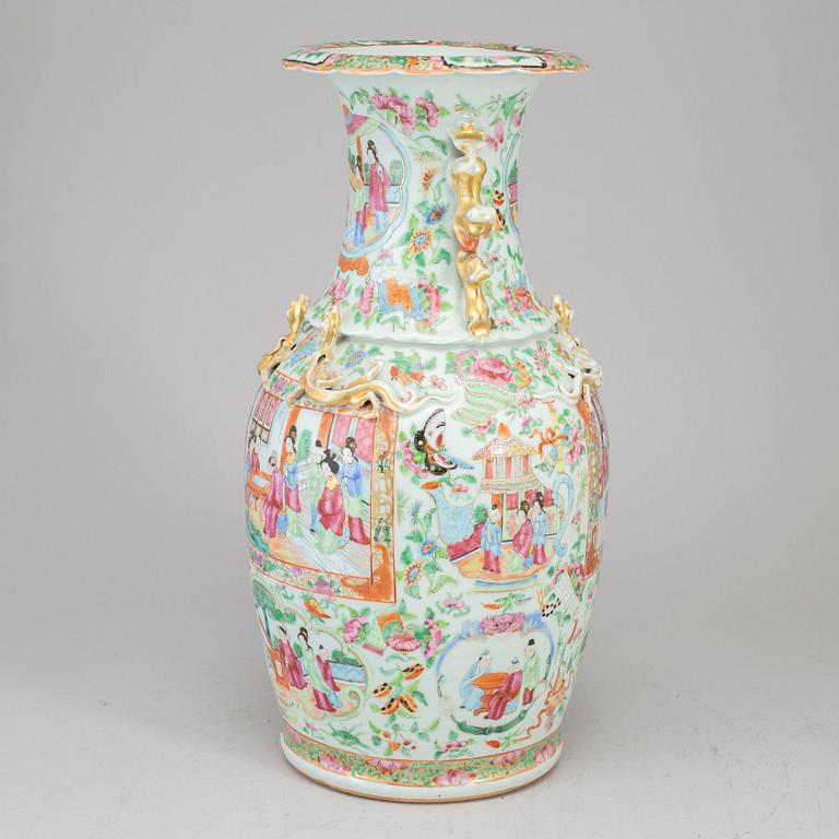 A famille rose vase, Canton, Qing dynasty, 19th century.
