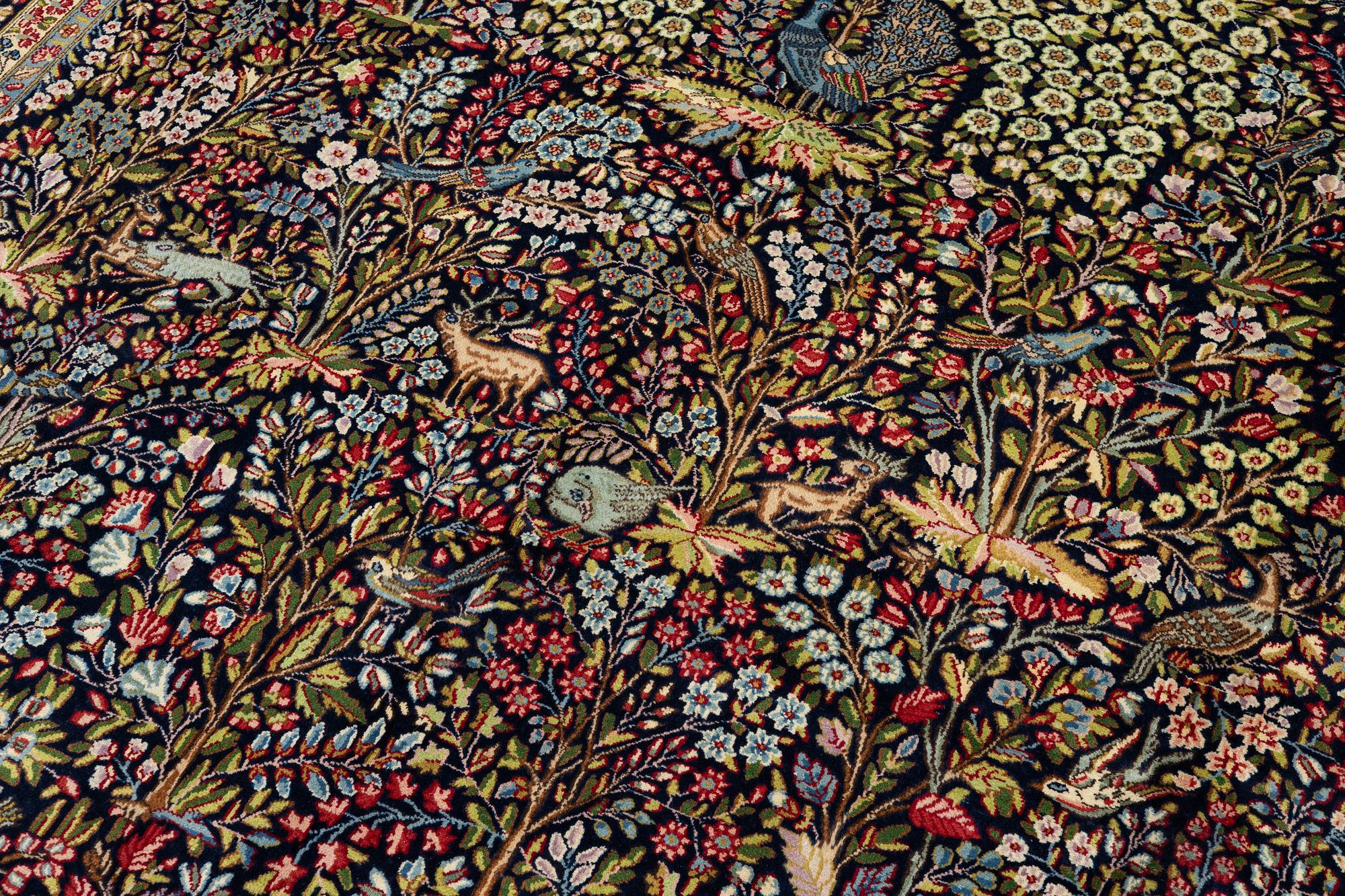 Matta, Kirman, ca 390 x 290 cm.