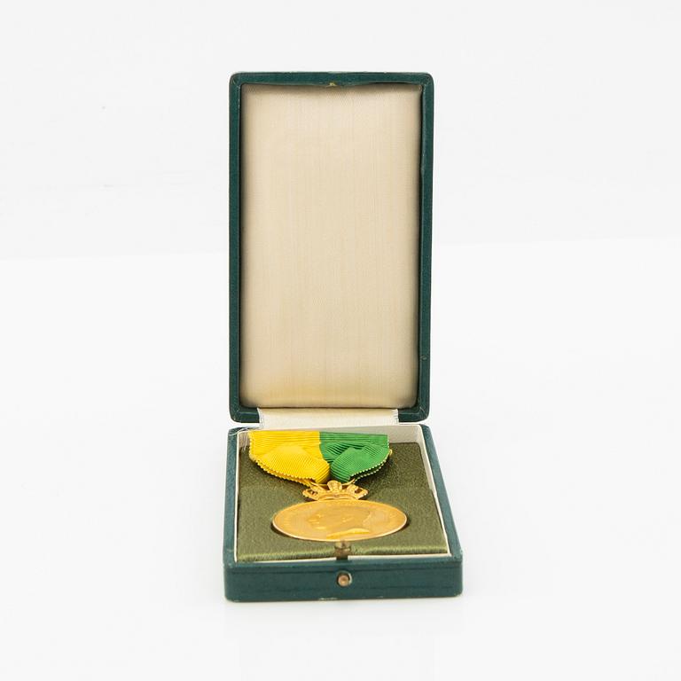 Medalj, Kungliga Patriotiska Sällskapet, guld, Gustaf V, 1945.