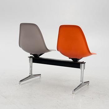 Charles & Ray Eames, soffa, "Eames Plastic Side Chair Beam Seating", Vitra.