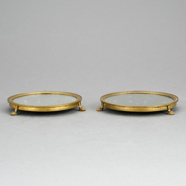 BORDSPLATEAUER, 2 stycken, 1800-tal.