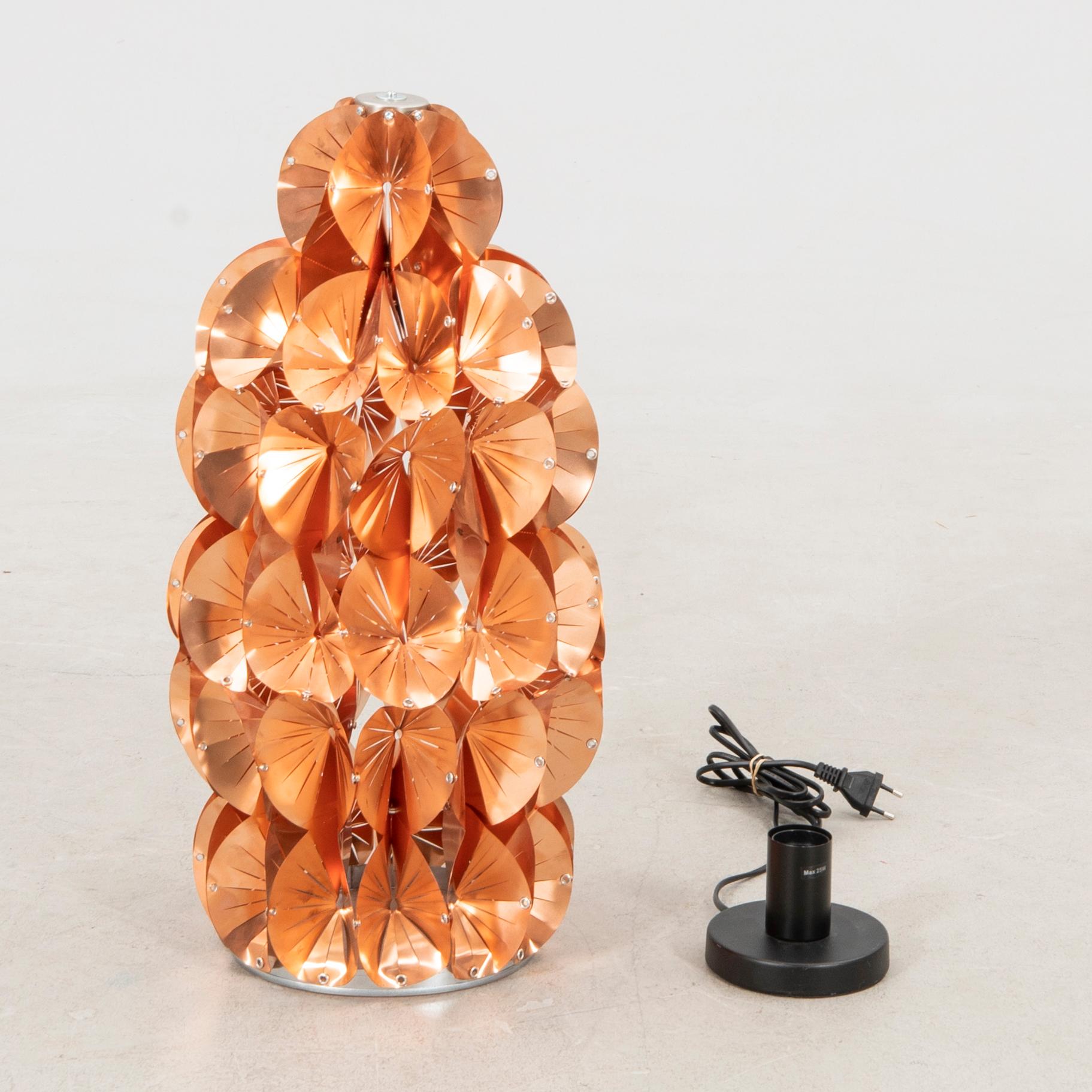 Lisa Hilland, ceiling lamp/table lamp from the Glamrocks series 2023.