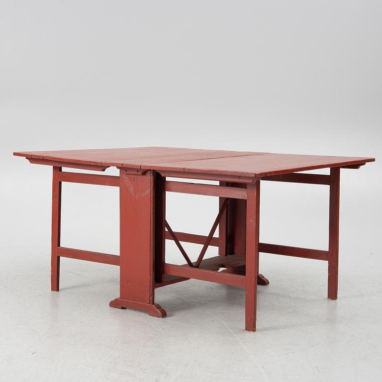 A gate leg table, 19th century.