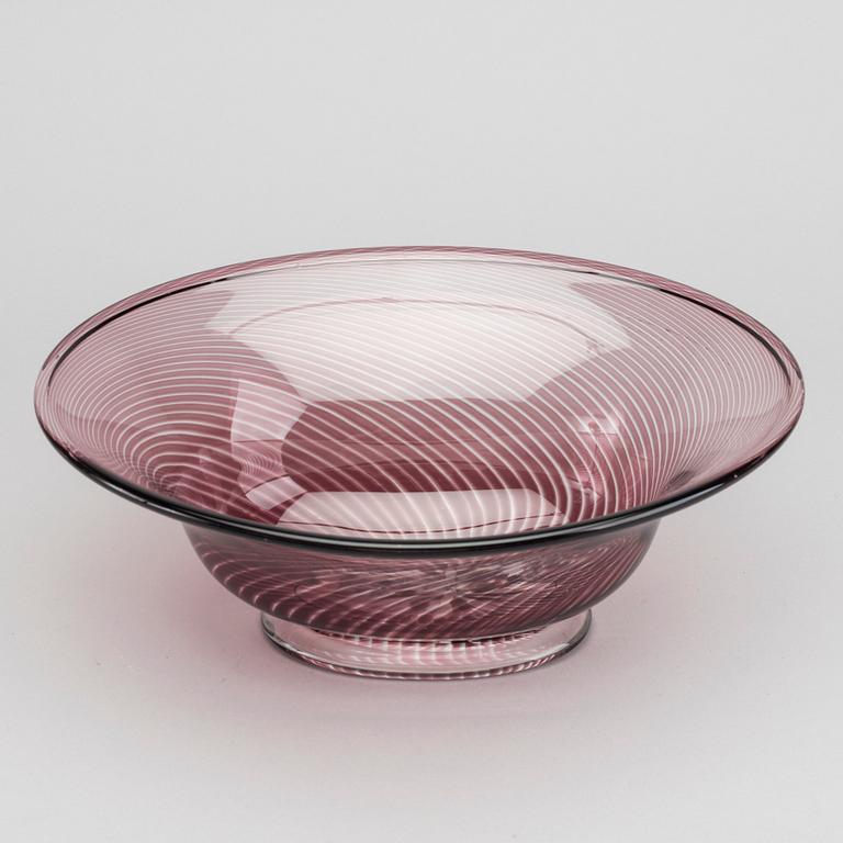 AN EDWARD HALD ORREFORS GLASS BOWL, signed Orrefors Sweden 1945 Sgraal no 640 Hald.