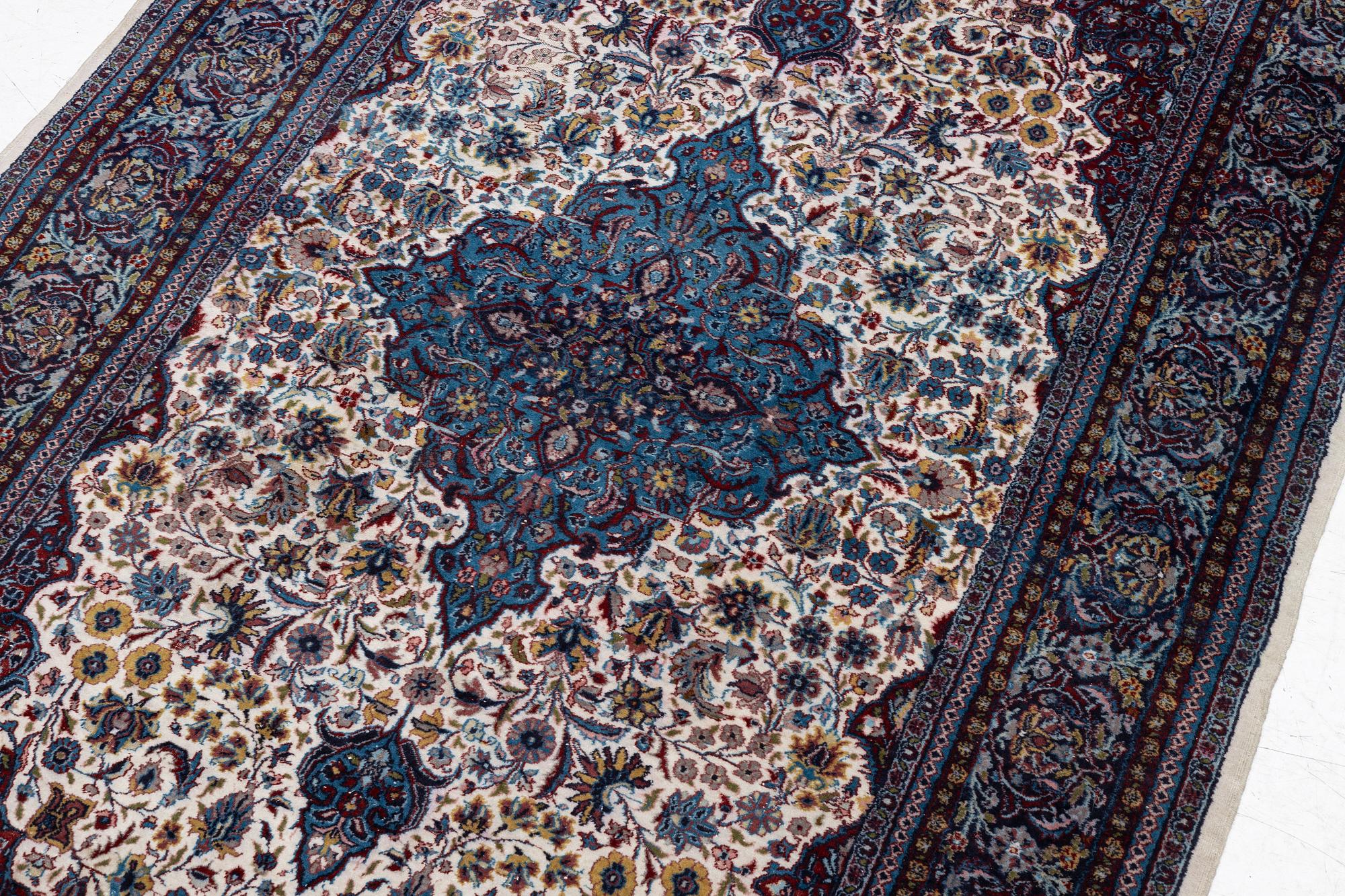 Carpet, Isfahan, 200 x 125 cm.
