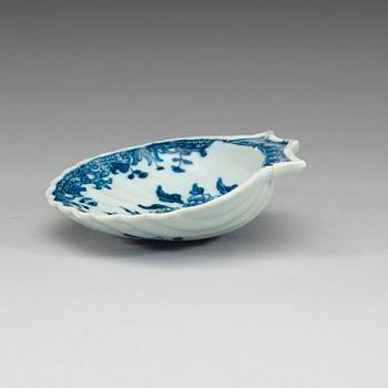 A set of seven blue and white butter shells, Qing dynasty, Qianlong (1736-95).