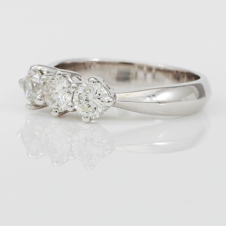 RING, briljantslipade diamanter totalt ca 0,95 ct.