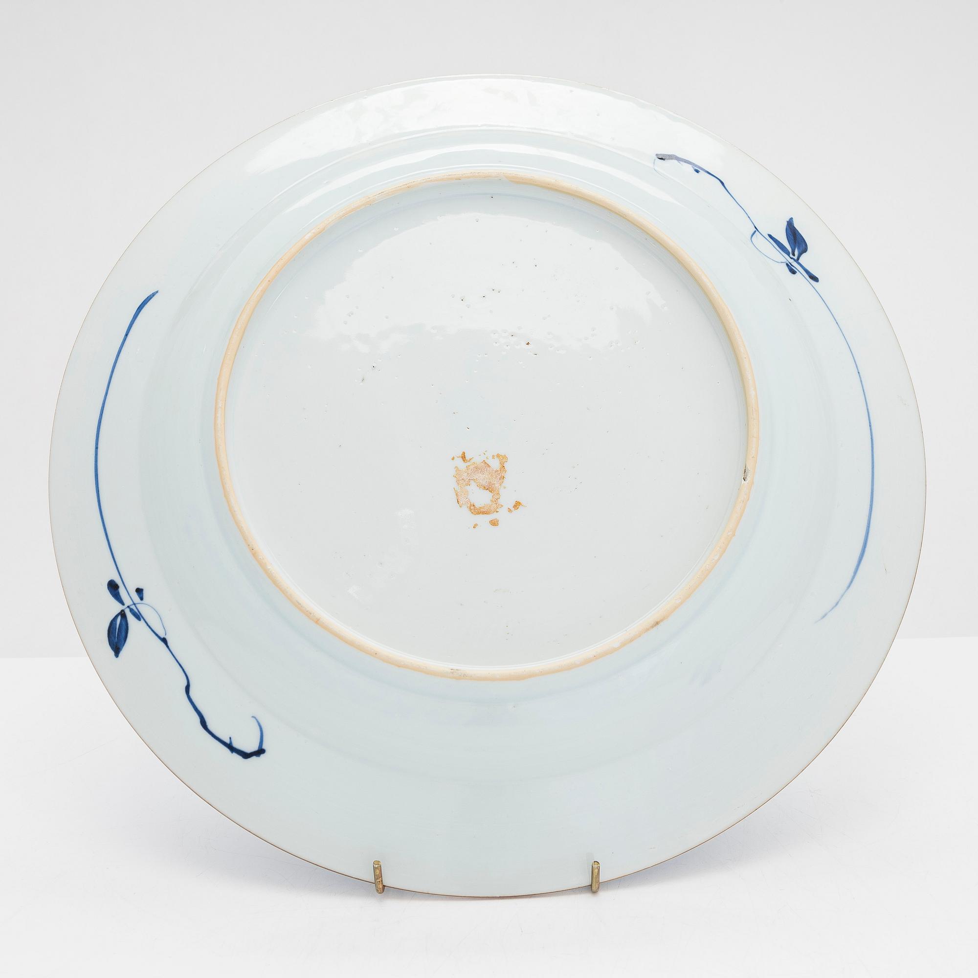 A Chinese 18th-century porcelain decorative dish, Qianlong (1736-95)..