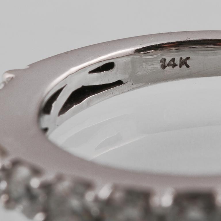 RING, 14K vitguld med briljantslipade diamanter 1.00 ct. Vikt 3,8 gram.