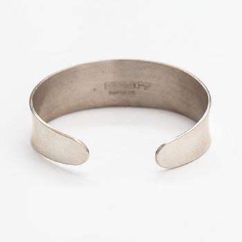 Pekka Piekäinen, A sterling silver bracelet. Platinoro, Turku 2009.