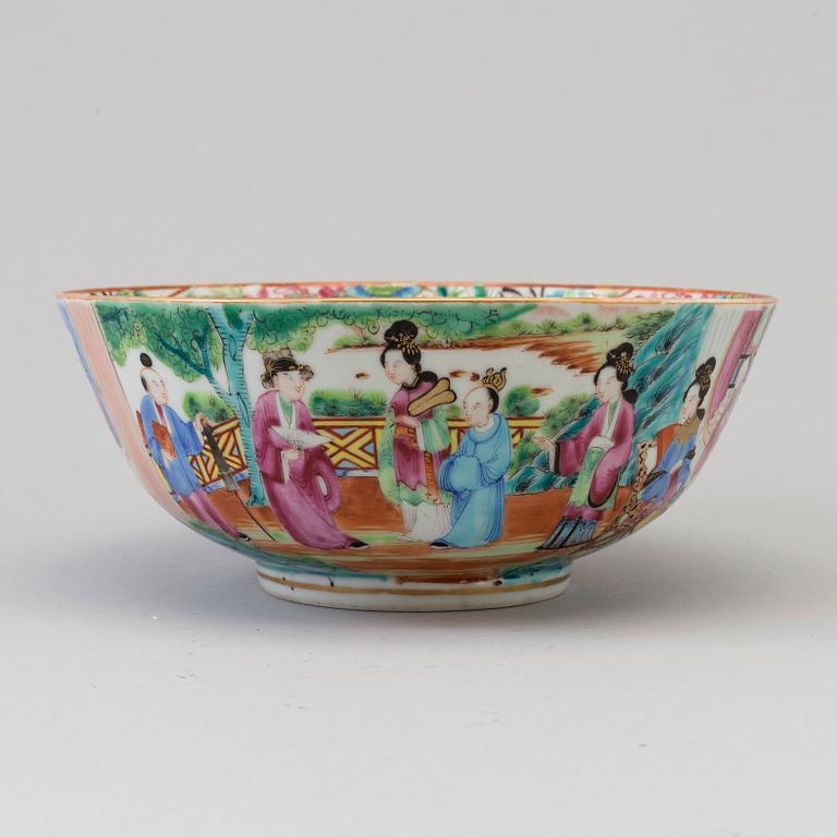 SKÅL, porslin. Kanton, Qingdynastin, 1800-tal.