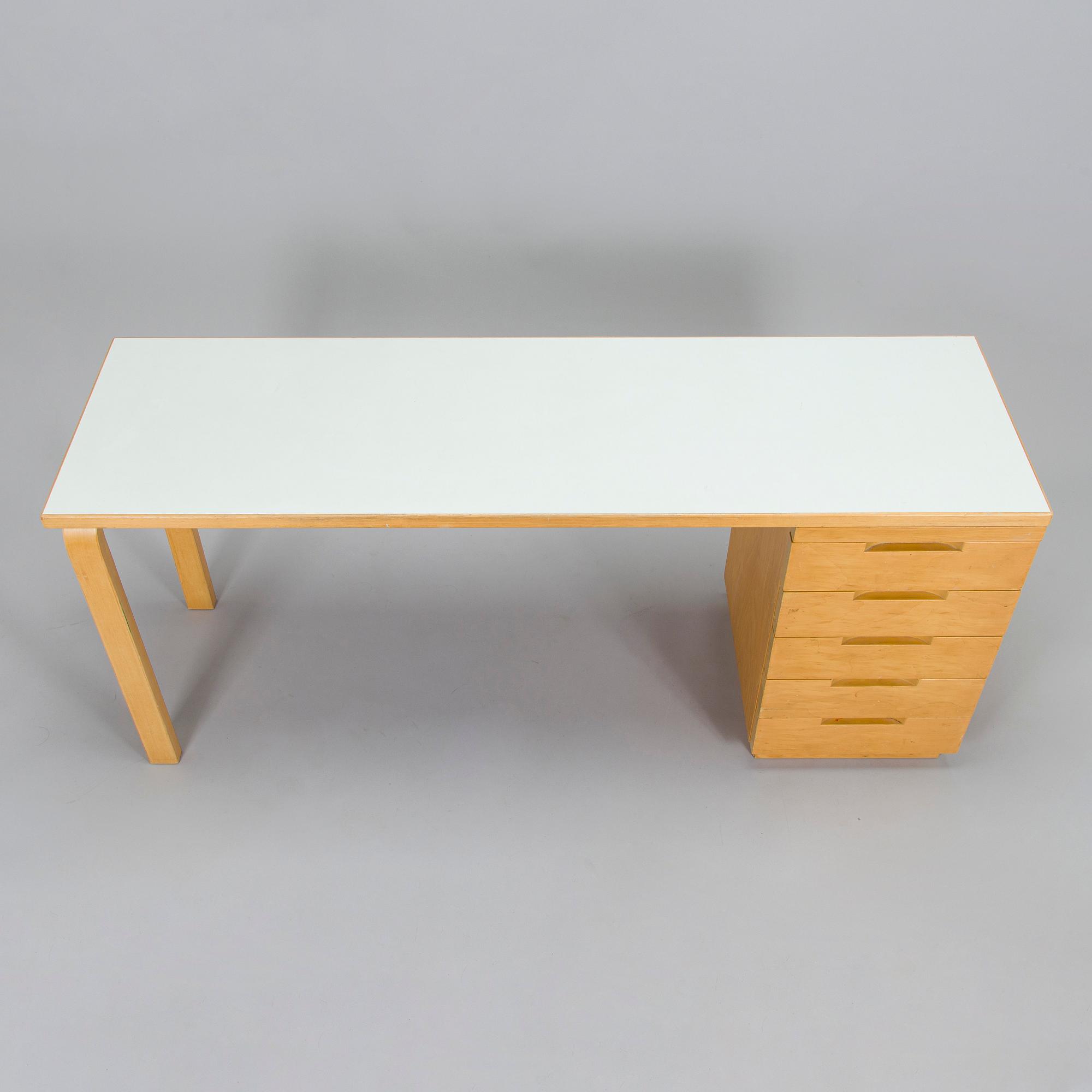 Alvar Aalto, kirjoituspöytä, Artek, 1900-luvun loppupuoli.