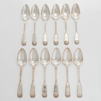 C. J. Heyne, och Grachev, ragusked och bestickuppsättning, 36 delar, silver, S:t Petersburg 1825 och 1894.