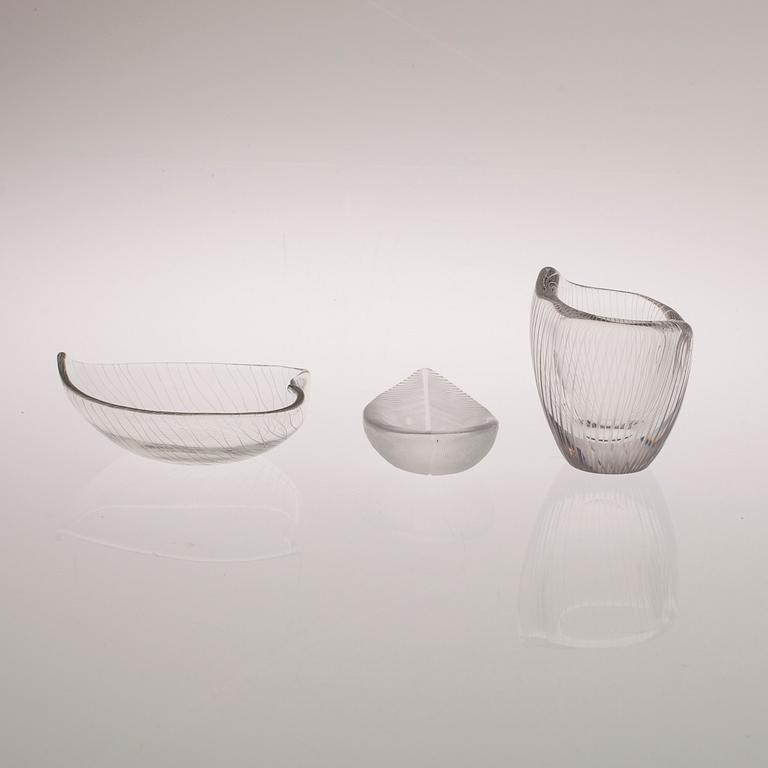 KULHO, 3 kpl, signeeratut Tapio Wirkkala Iittala ja T.Wirkkala Iittala, yksi kulho myös päivätty -57.
