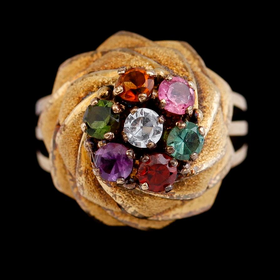 RING, 18 k guld, olika ädelstenar bla ametister. Vikt ca 6,3 g.