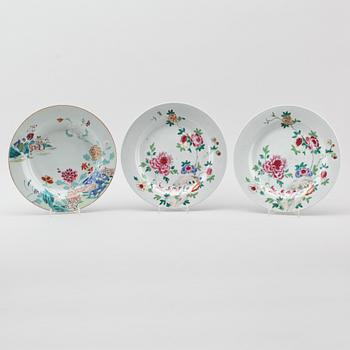 TALLRIKAR, 3 st (2+1), porslin, Kina, Qianlong 1736-1795.