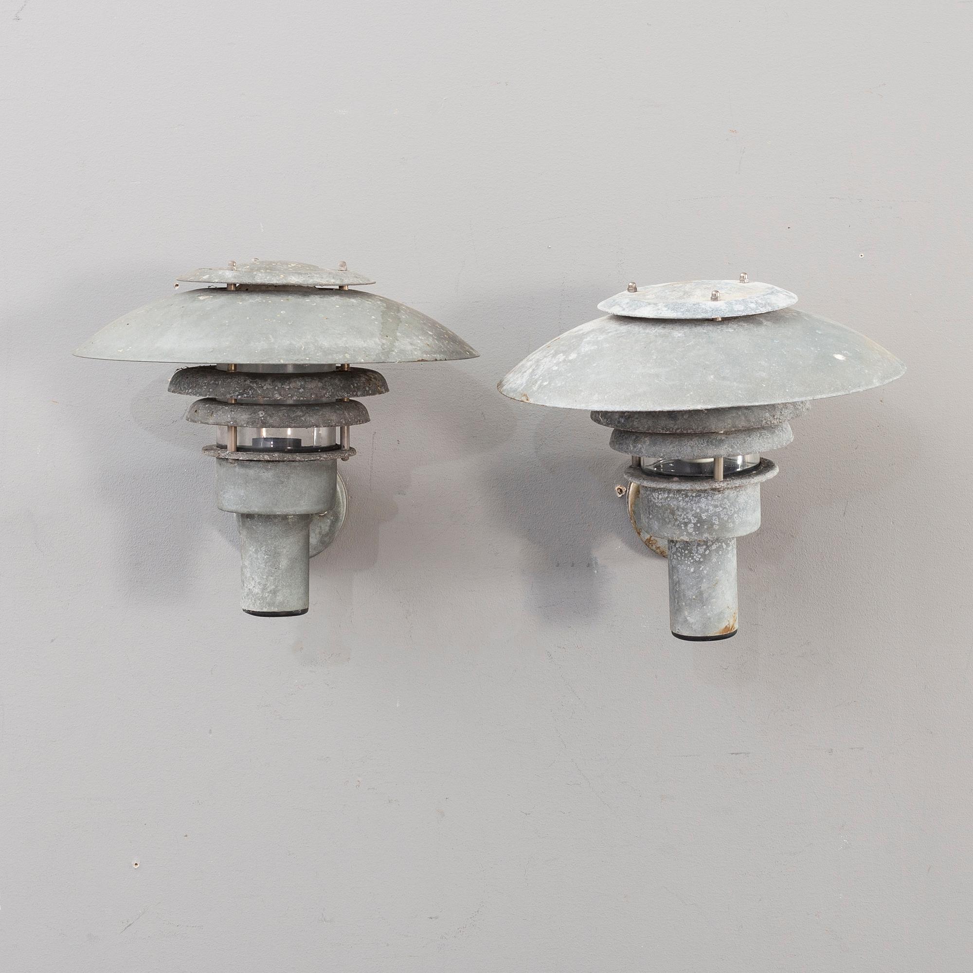 A pair of late 20th century outdoor lights.