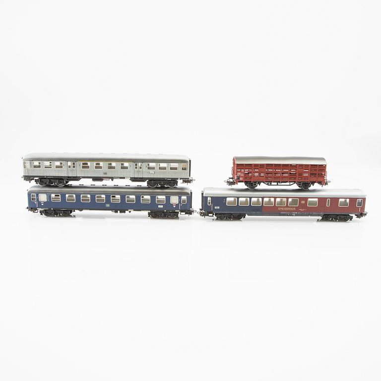 Märklin, 5 pcs. locomotives, including model 3052 and 3032, 10 cars of various models.