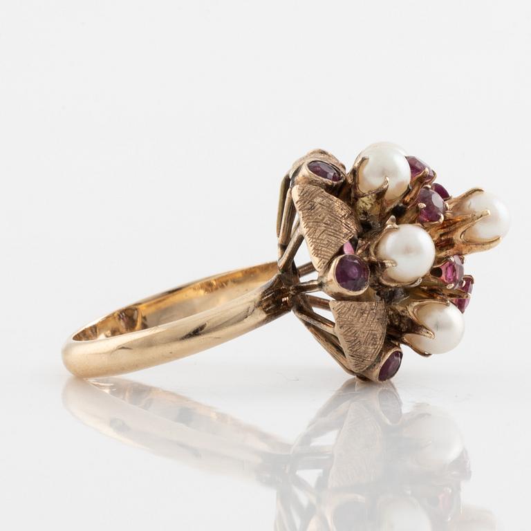 18K gold, cultured pearl and small ruby ring.