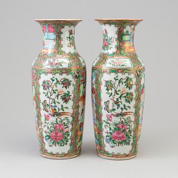 A pair of famille rose canton vases, Qing dynasty, second half of the 19th century.