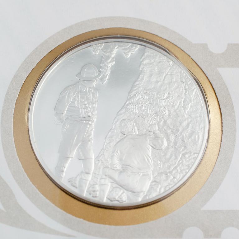 SAMLARMYNT, 36 st, sterlingsilver. Total vikt ca 1080 g.