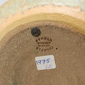 A stoneware vase by Joseph Simon, Denmark, from the latter haf of the 20th century.