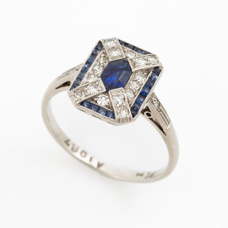 Platinum ring with sapphires and octagon-cut diamonds, Art Deco.
