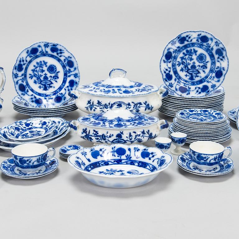 A 59-piece Johnson Brothers 'Holland' Flow Blue creamware dinner  set, first half of the 20th century.