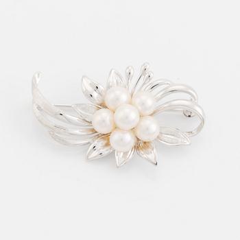 Silver and cultured pearl brooch.