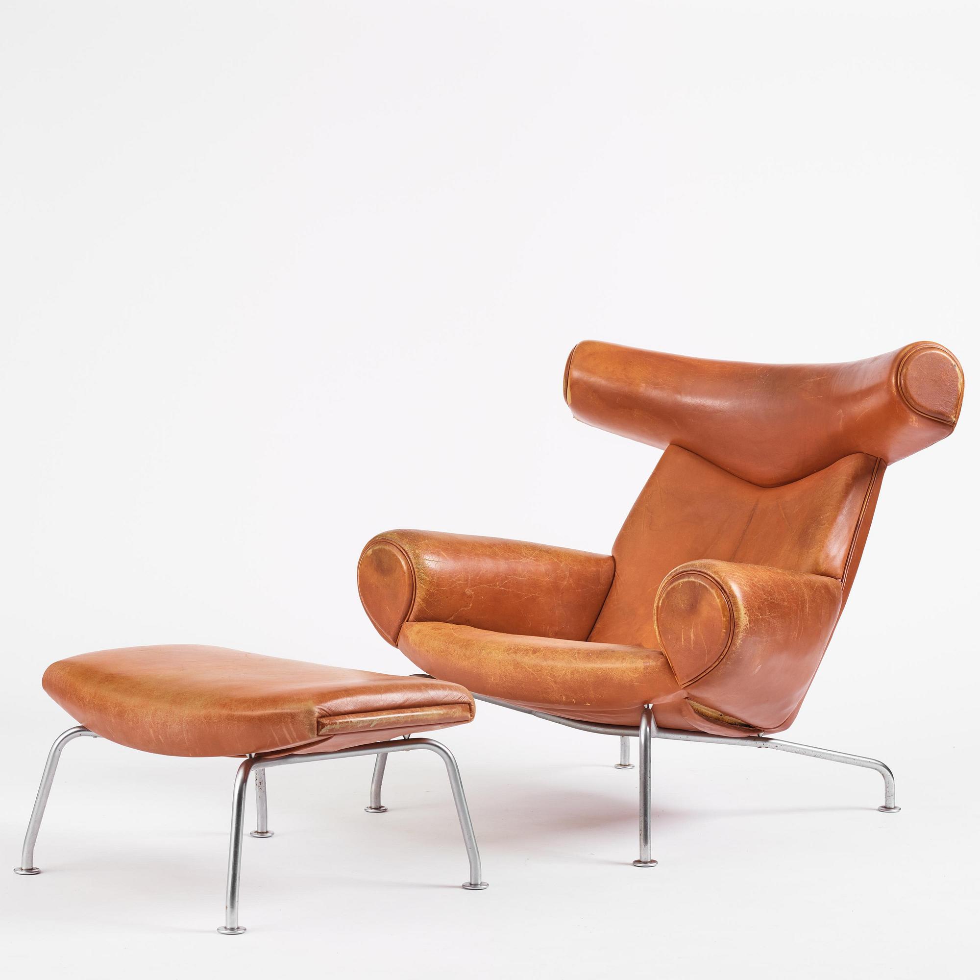 Hans J. Wegner, fåtölj med fotpall, "Ox Chair", sannolikt tillverkad av AP-stolen, Danmark, 1960-tal.