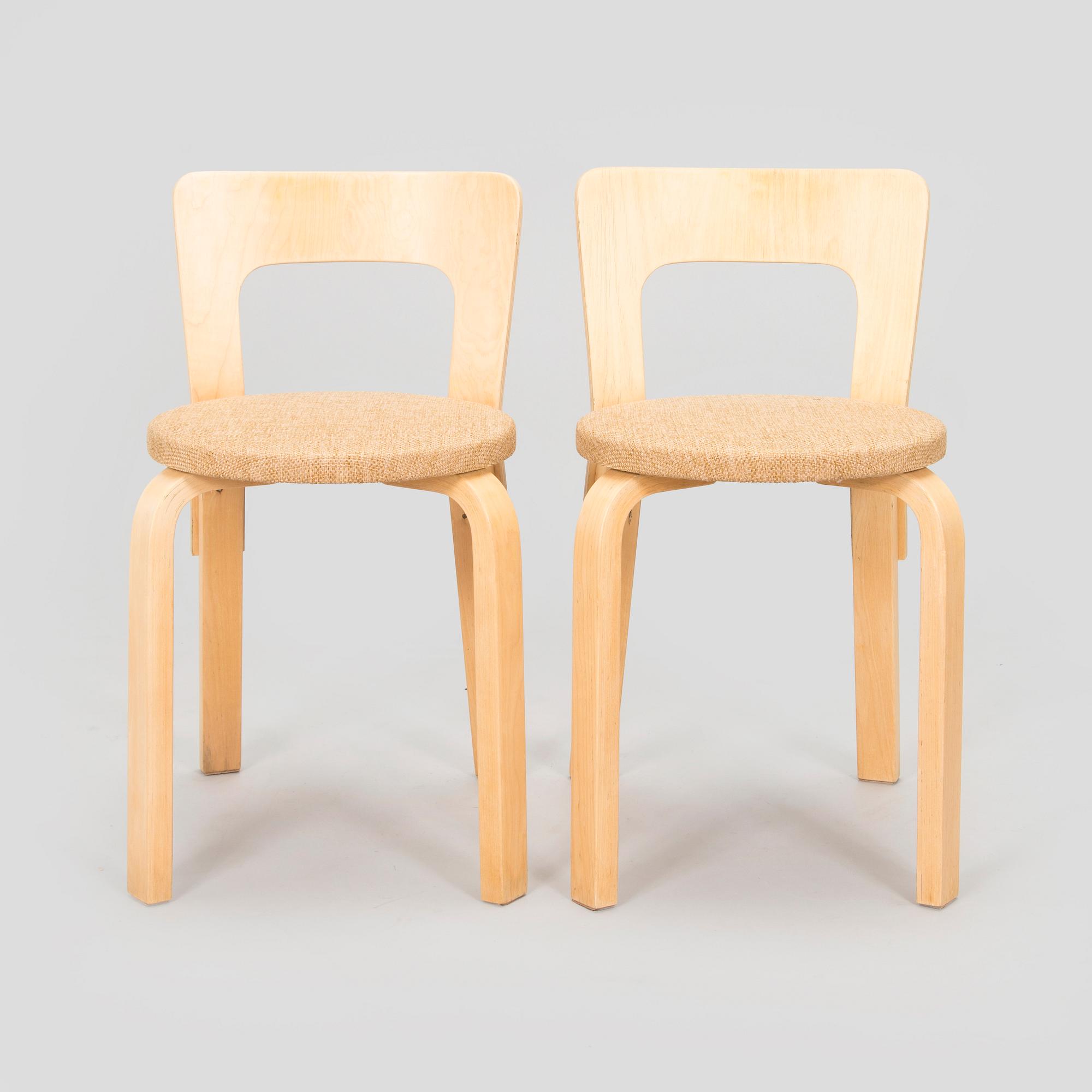 Alvar Aalto, stolar, ett par, modell 65,  för O.Y. Huonekalu- ja Rakennustyötehdas A.B. 1900-talets mitt.