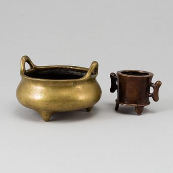 Two small bronze censers, China, 20th Century.