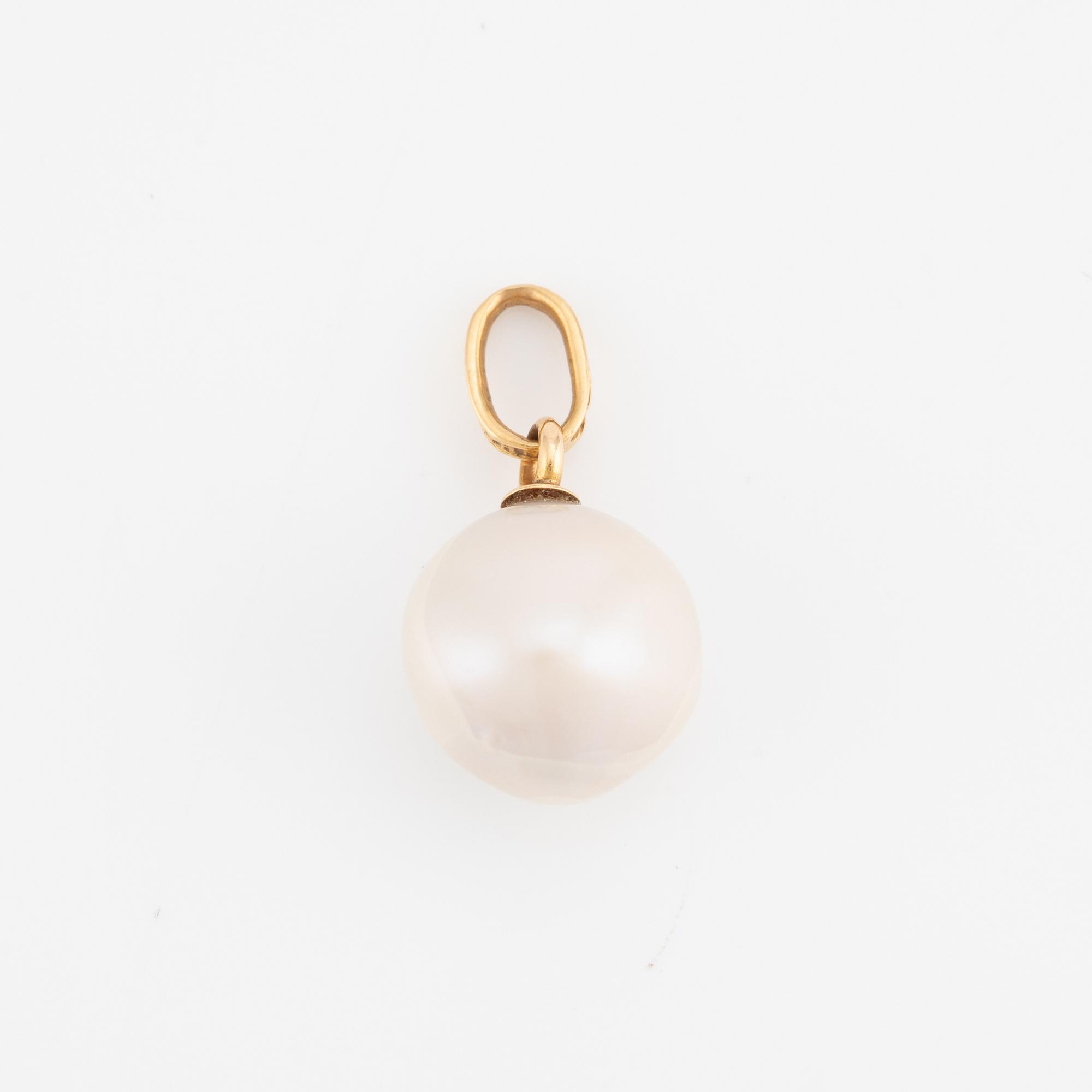 Pendant, 18K gold with pearl.