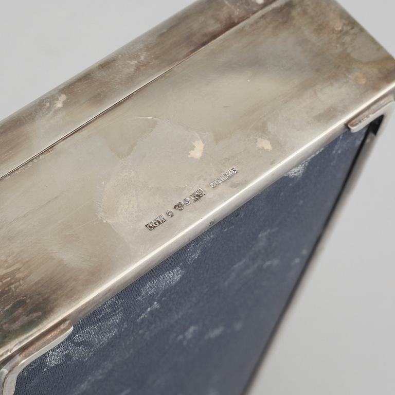 A silver box and a snuffbox, partly C G Hallberg in Stockholm, 1960.
