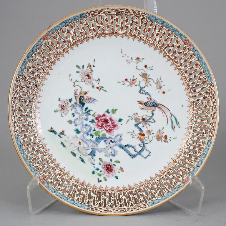 GALLERFAT, porslin, Kina, Qianlong (1736-95).