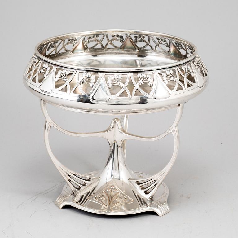 WÜRTTEMBERGISCHE METALLWARENFABRIK, a silver plated centerpiece, early 1900's.